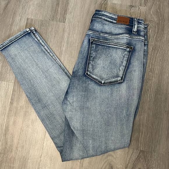 Judy Blue High Rise Heavy Hand Sand Skinny Jeans - Picture 9 of 11